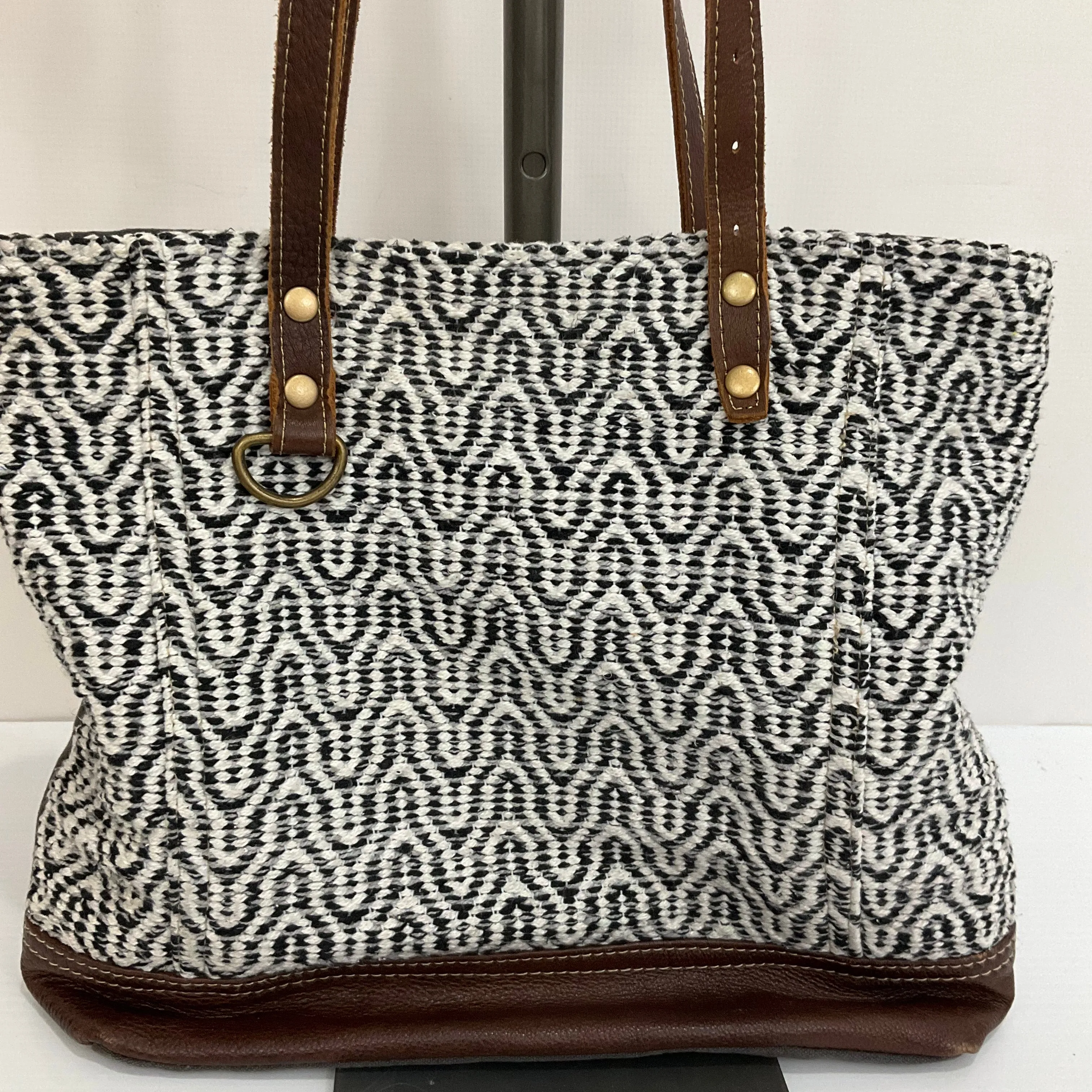 Handbag By Myra, Size: Medium