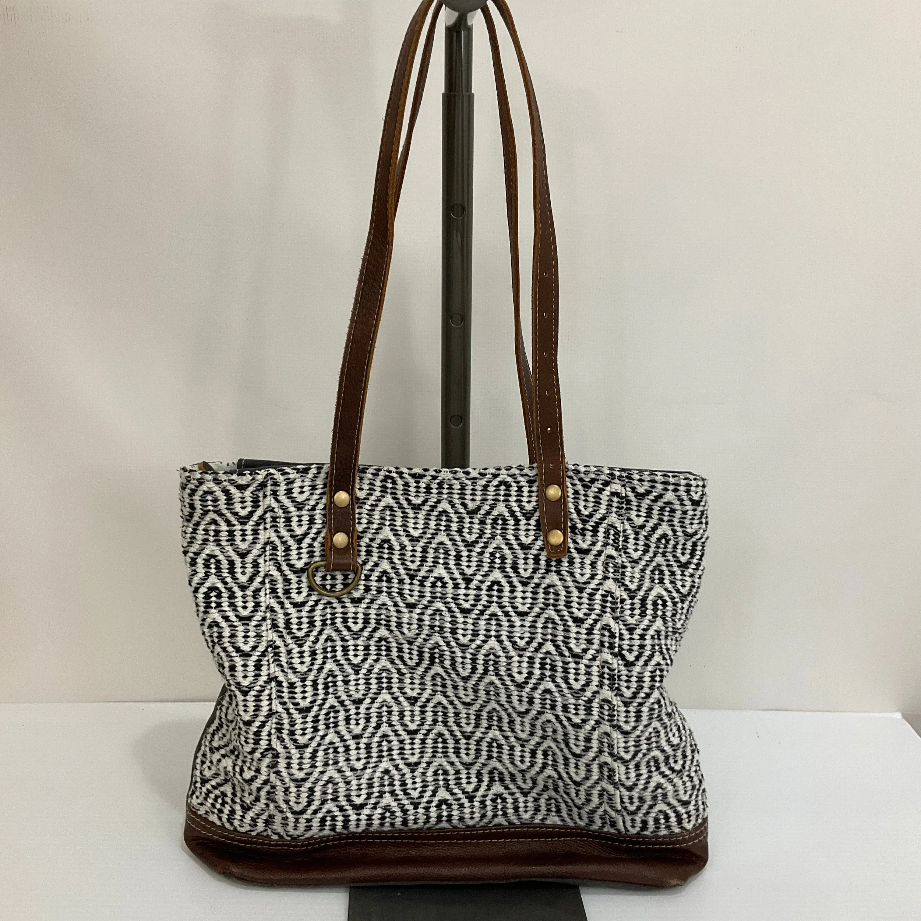 Handbag By Myra, Size: Medium