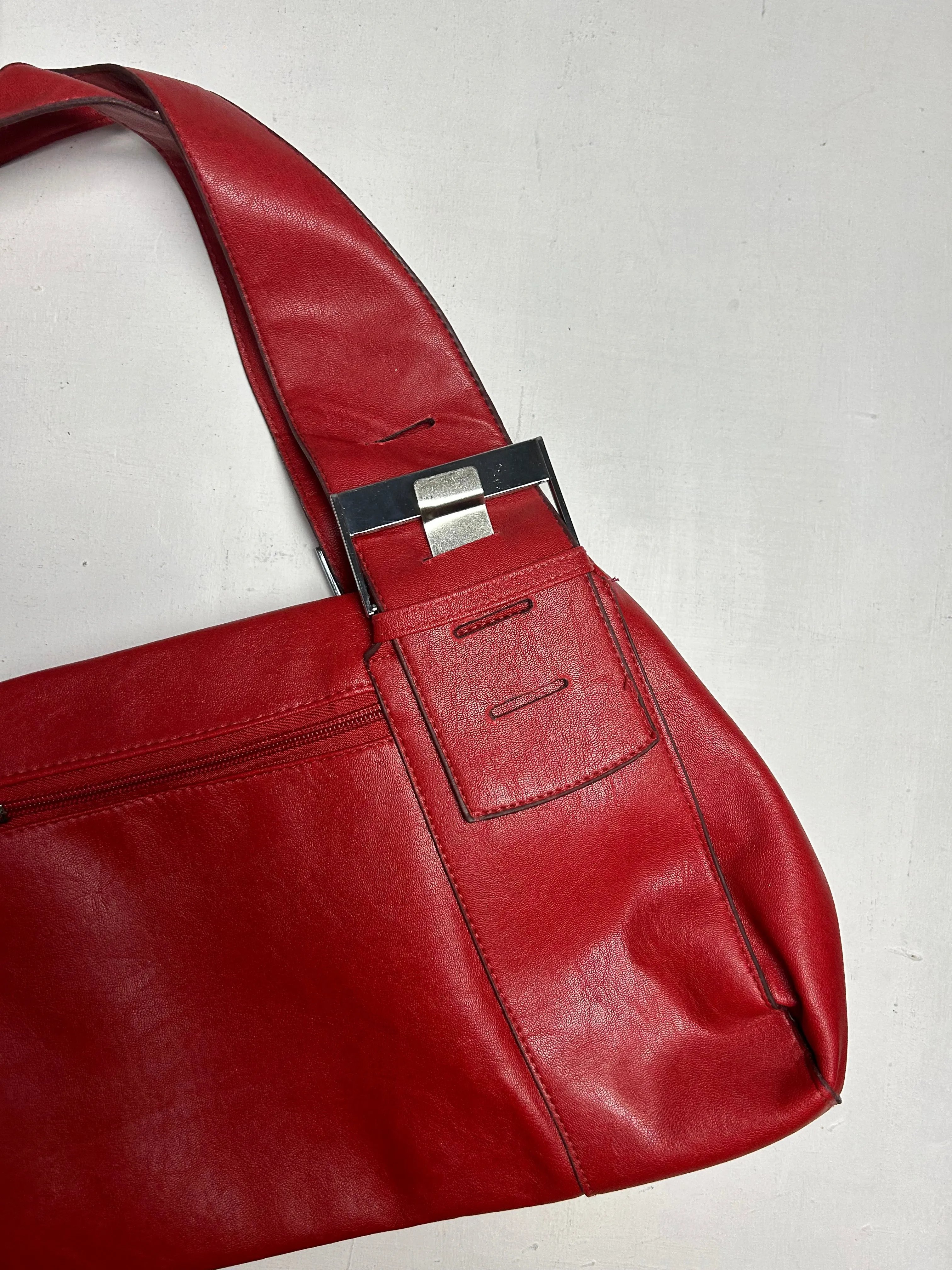 Red pvc leather buckle belt uni besace shoulder bag