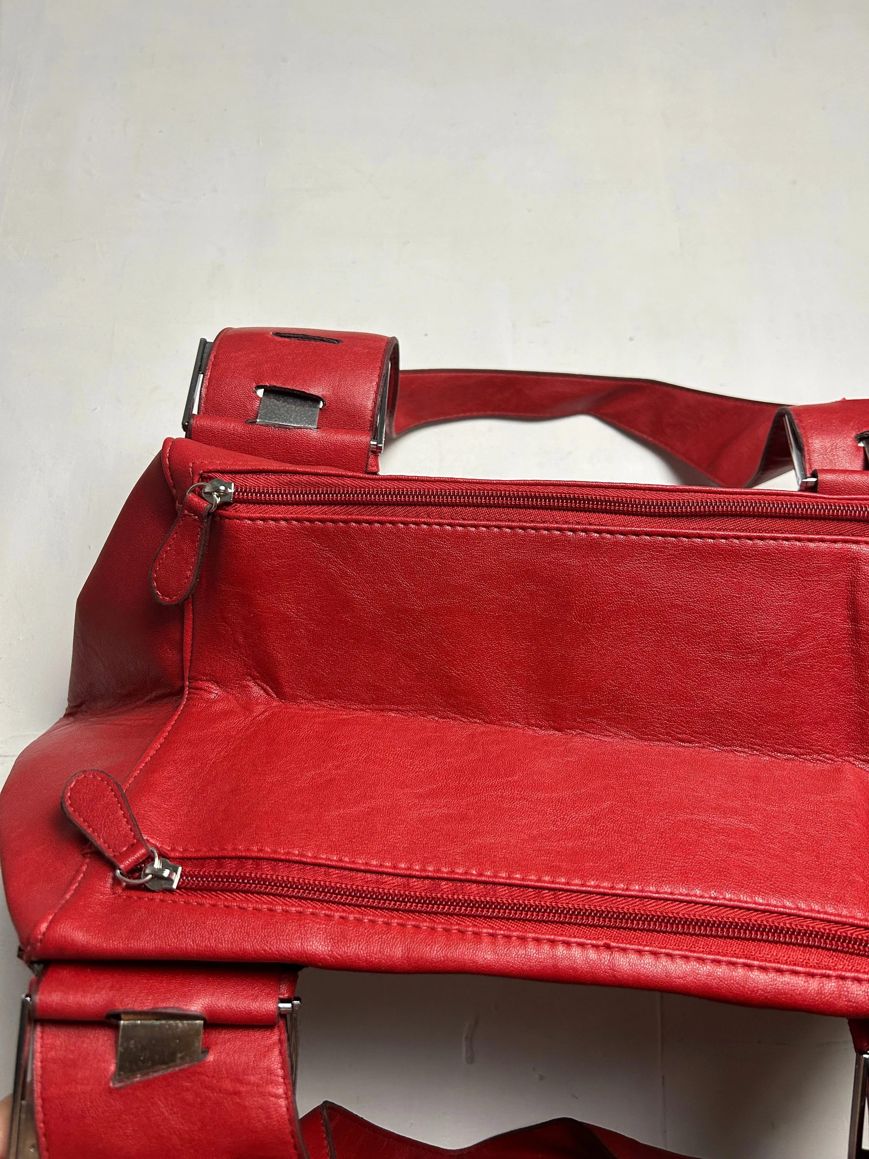 Red pvc leather buckle belt uni besace shoulder bag