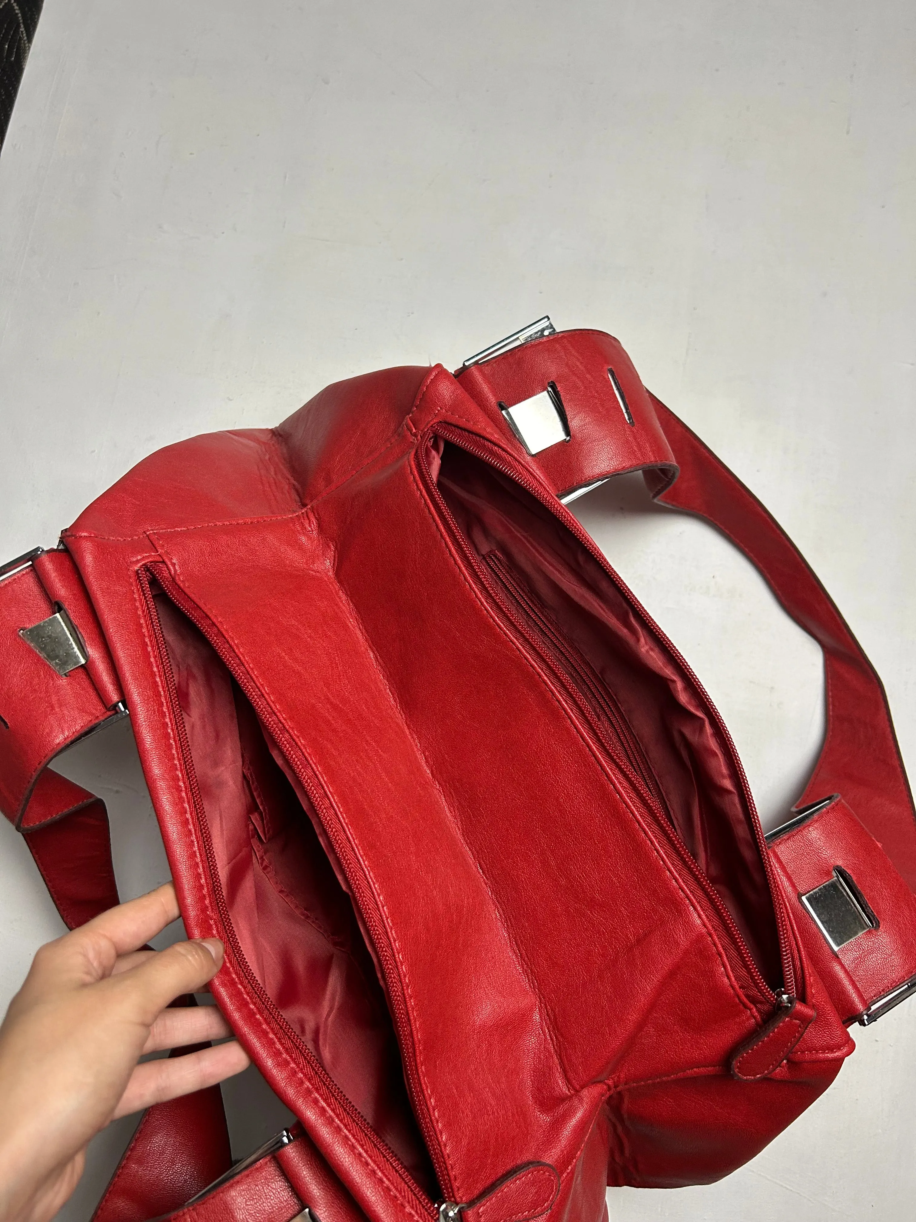 Red pvc leather buckle belt uni besace shoulder bag